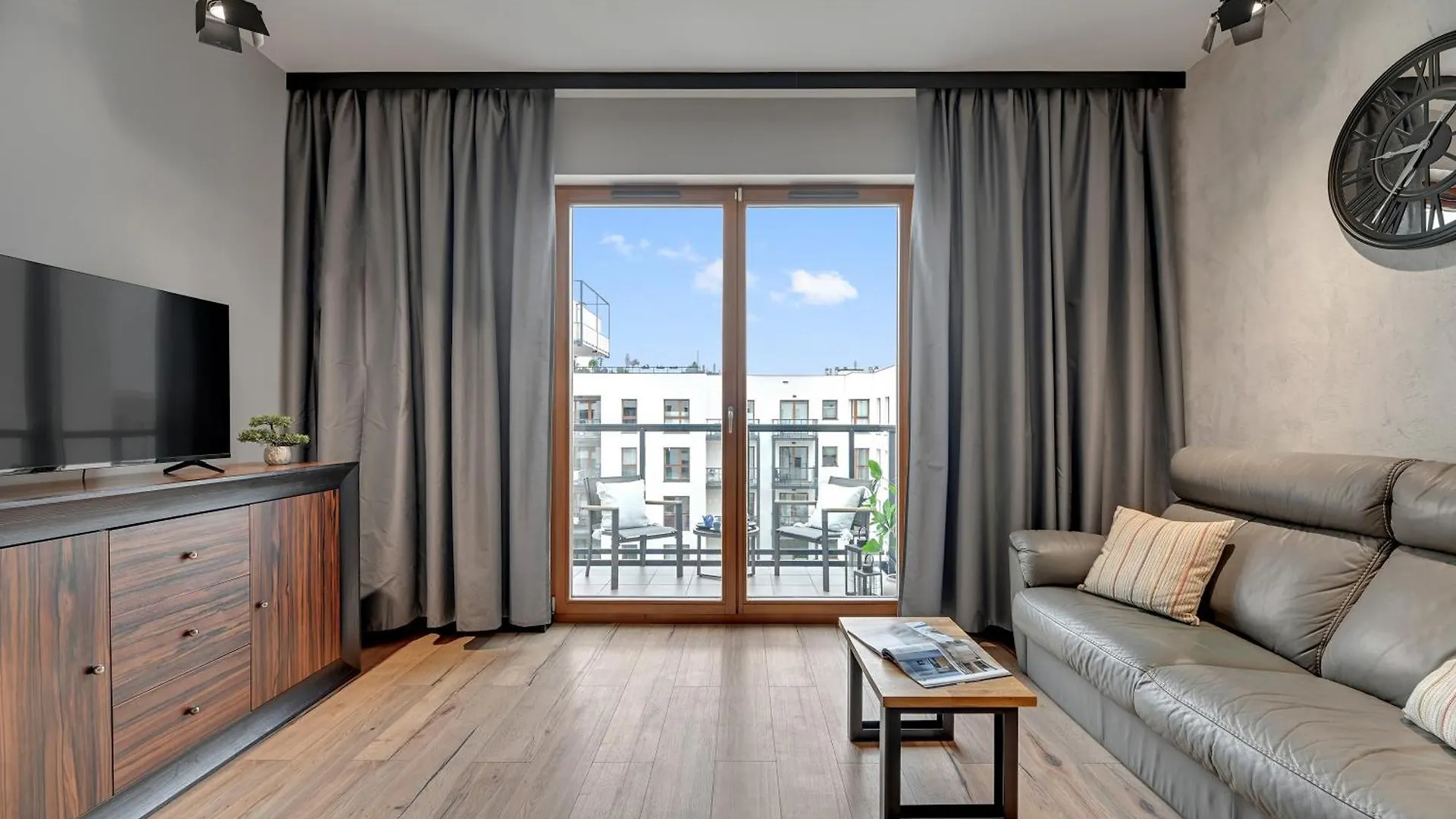 Zajezdnia Wrzeszcz Near Sea & Beach By Downtown Apartments  Gdansk